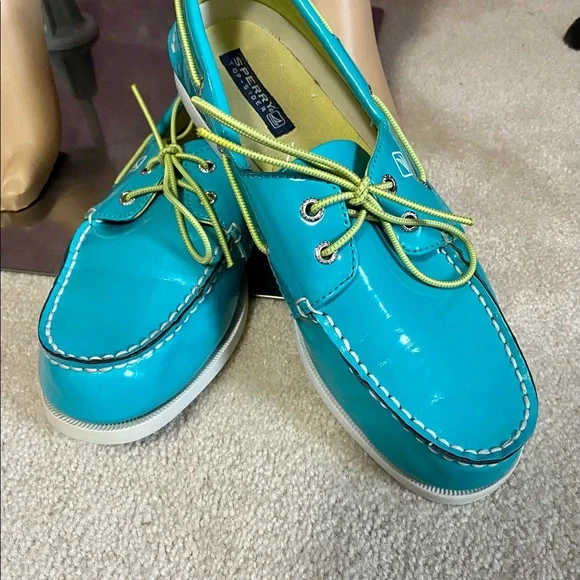 Sperry’s in shiny teal, classic, fashionable boat shoes - Picture 4 of 12